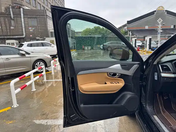 Volvo XC90 2016