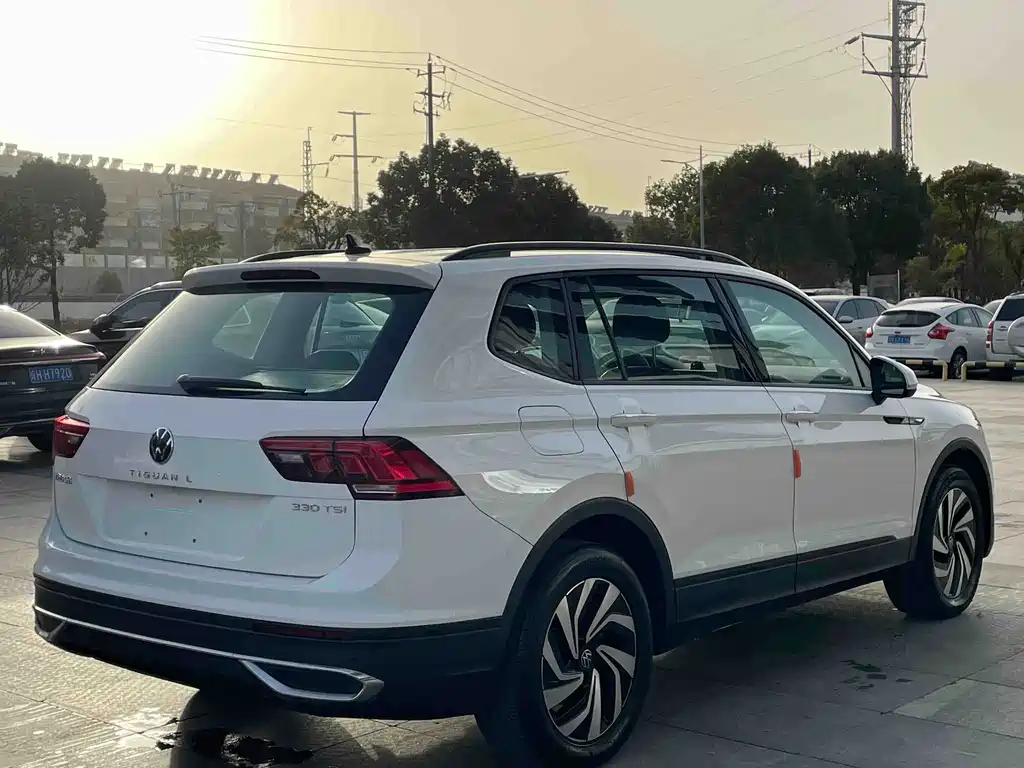Volkswagen Tiguan L 2022 — фото 6