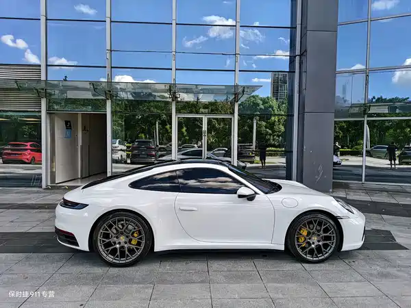 Porsche 911 2021