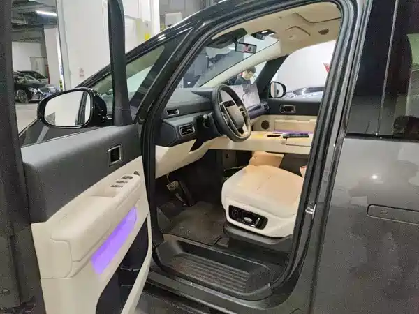 Li Auto MEGA 2025