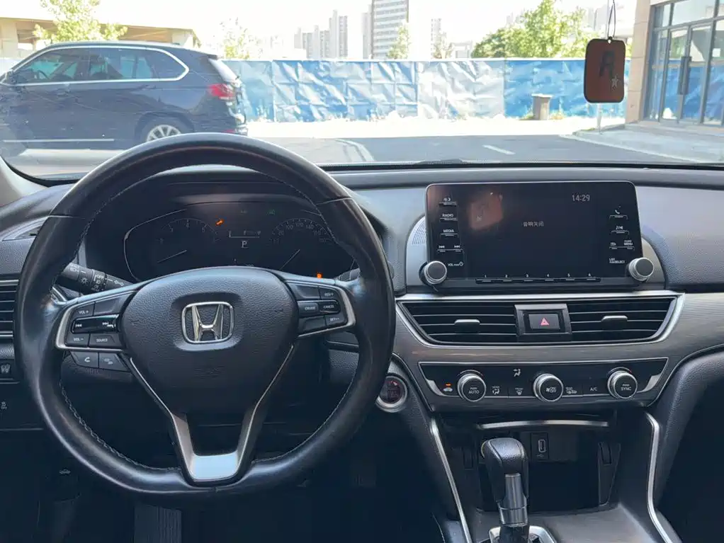Honda Accord 2018 — фото 9