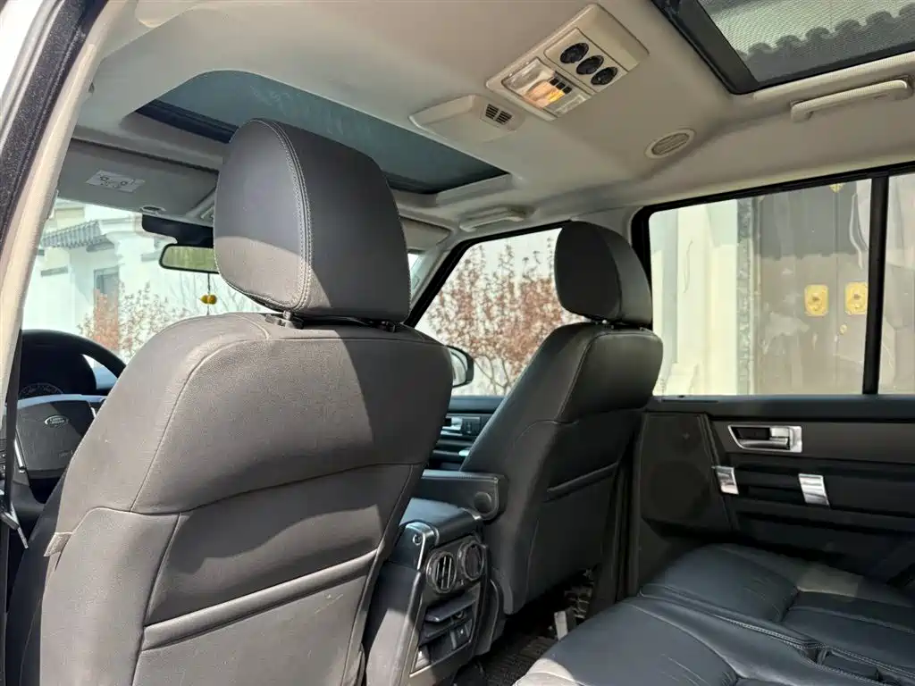 Land Rover Discovery 2015 — фото 35