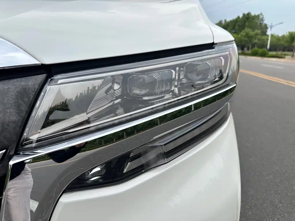 Toyota Alphard 2020 — фото 37