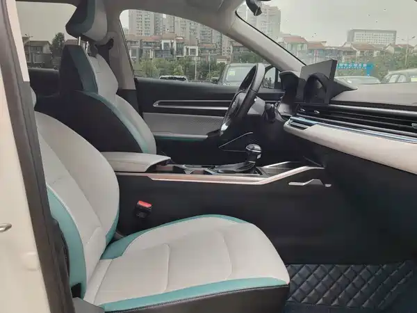 Geely Emgrand 2023