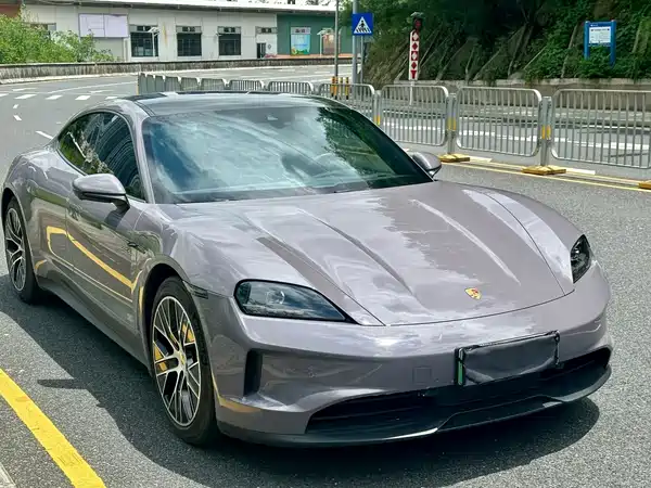 Porsche Taycan 2025