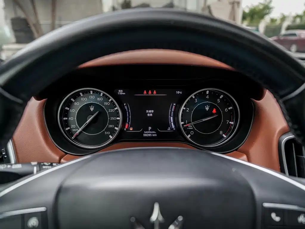 Maserati Ghibli 2021 — фото 18
