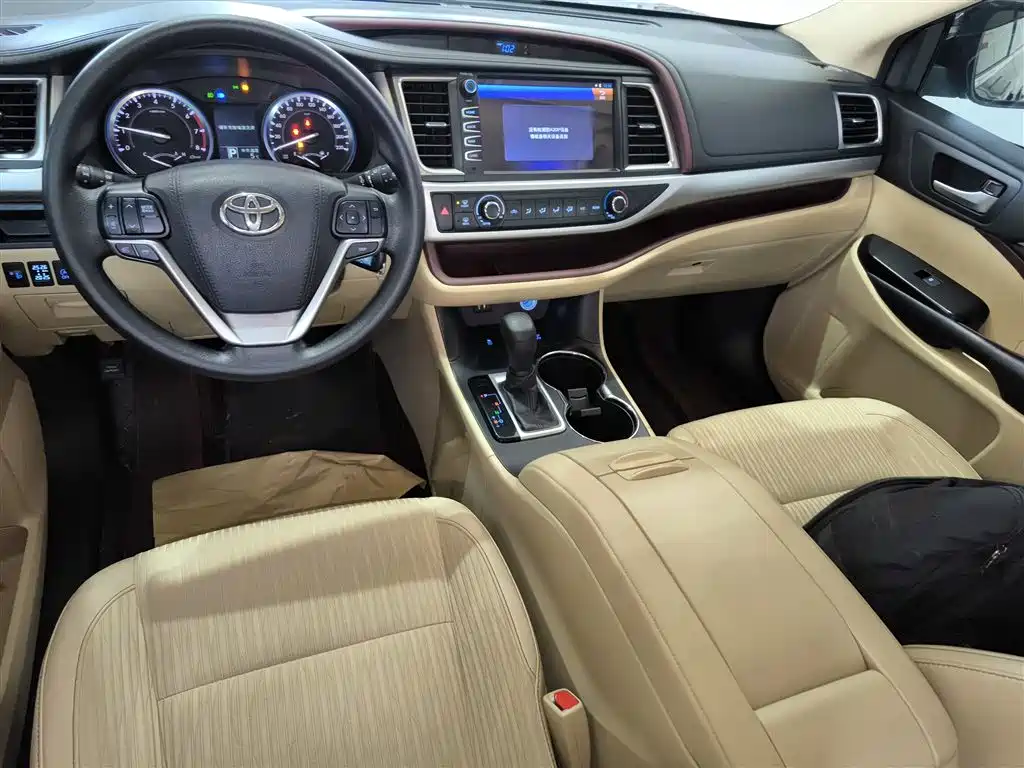 Toyota Highlander 2017 — фото 13