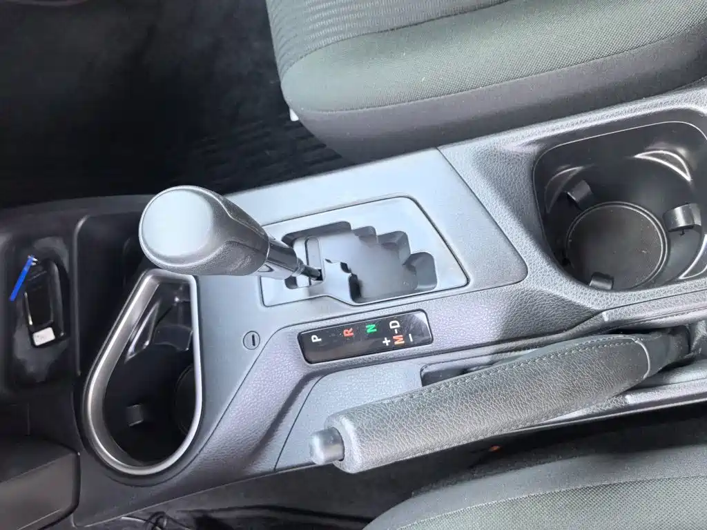 Toyota RAV4 2019 — фото 12