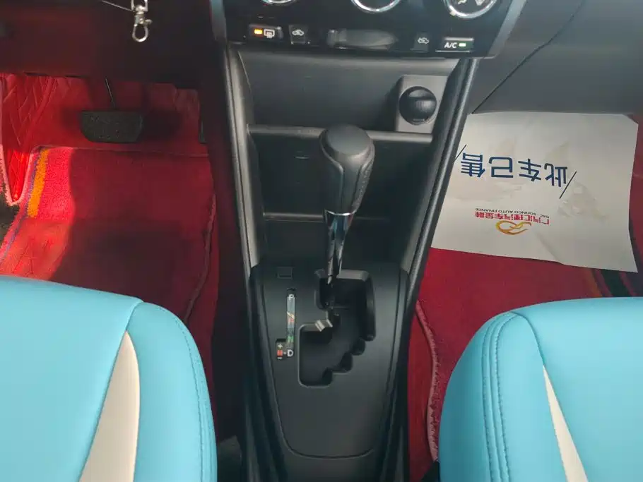 Toyota Yaris L 2022 — фото 16