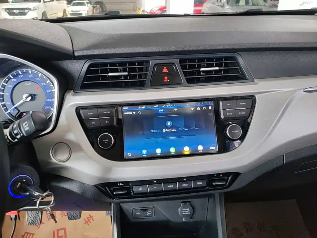 Geely Vision X3 2019 — фото 13