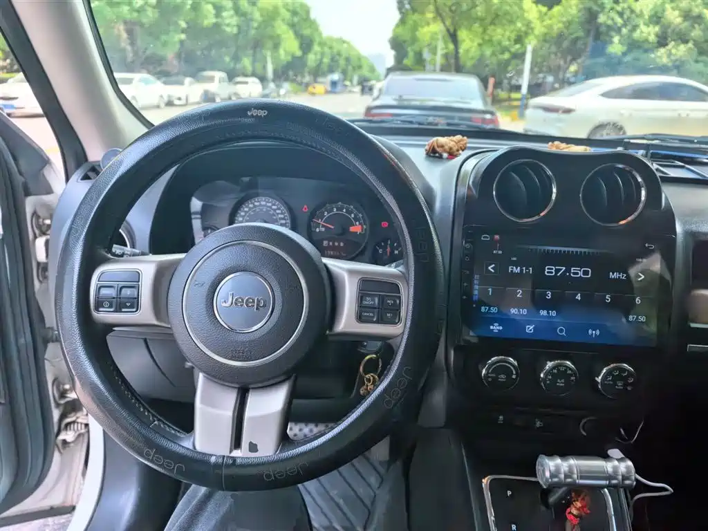 Jeep Patriot 2015 — фото 11