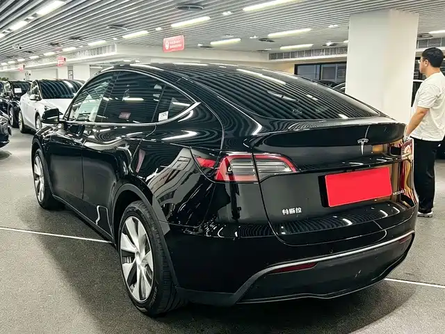 Tesla Model Y 2022 — фото 9
