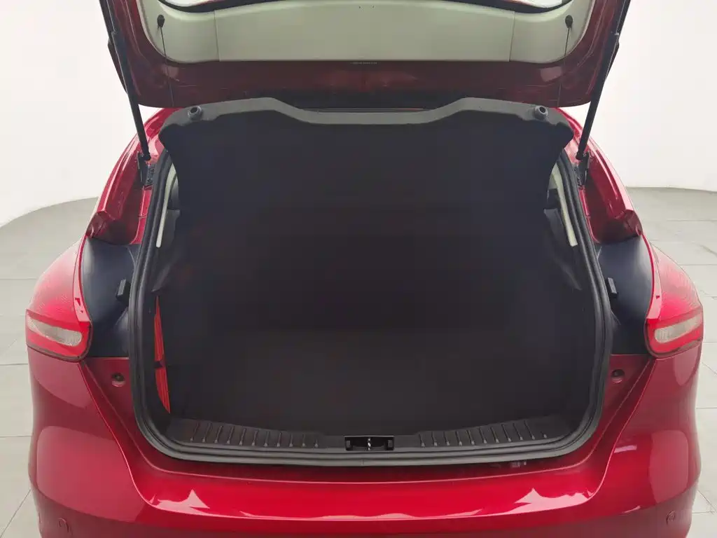Ford Focus 2018 — фото 16