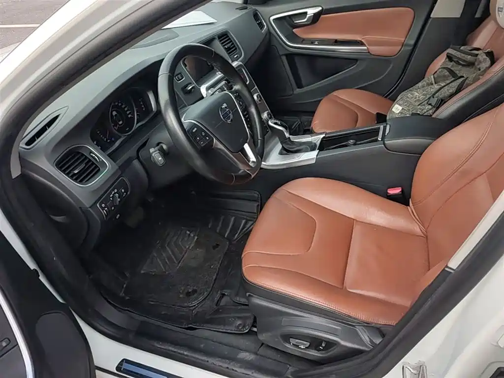 Volvo S60 2017 — фото 15