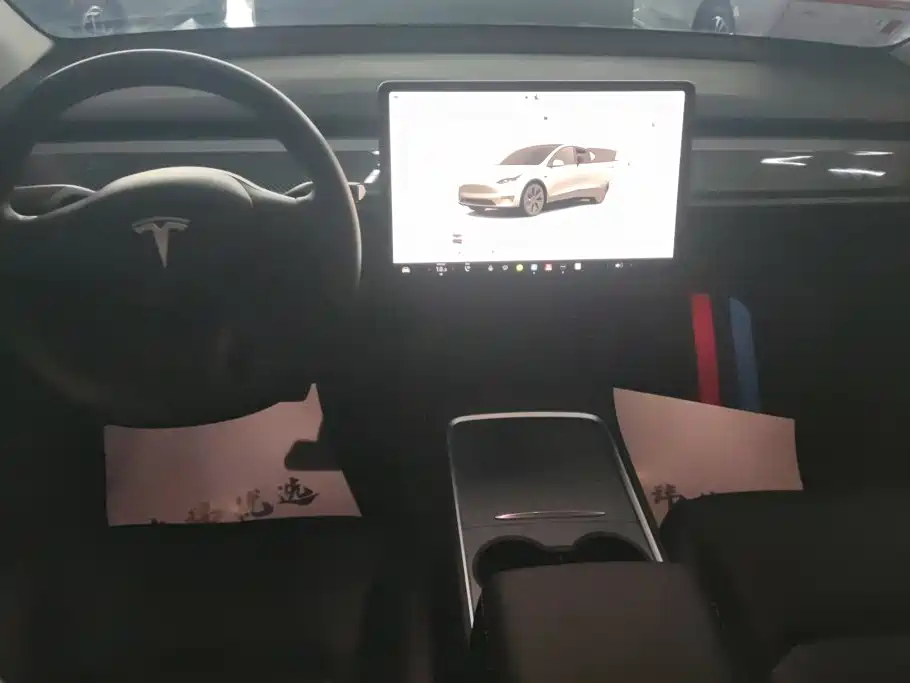 Tesla Model Y 2024 — фото 12