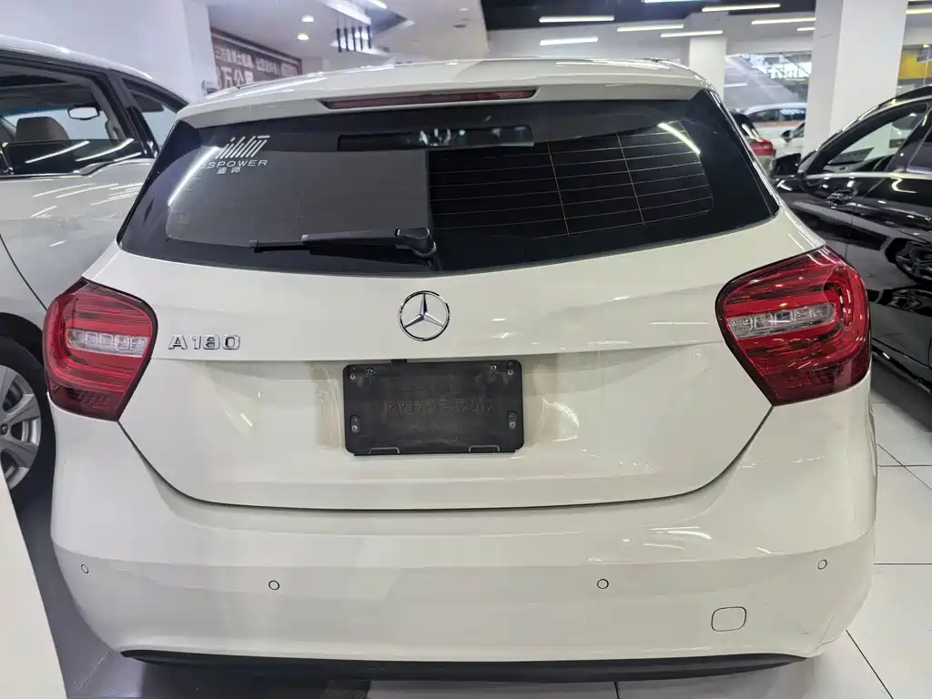 Mercedes-Benz A-Class 2015 — фото 10