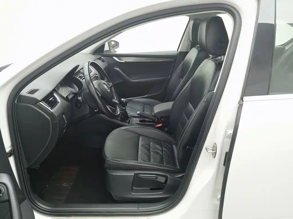 Skoda Octavia 2015 — фото 10