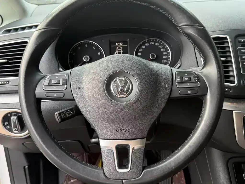 Volkswagen Sharan 2016 — фото 10