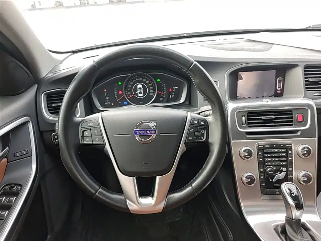 Volvo S60 2017 — фото 11