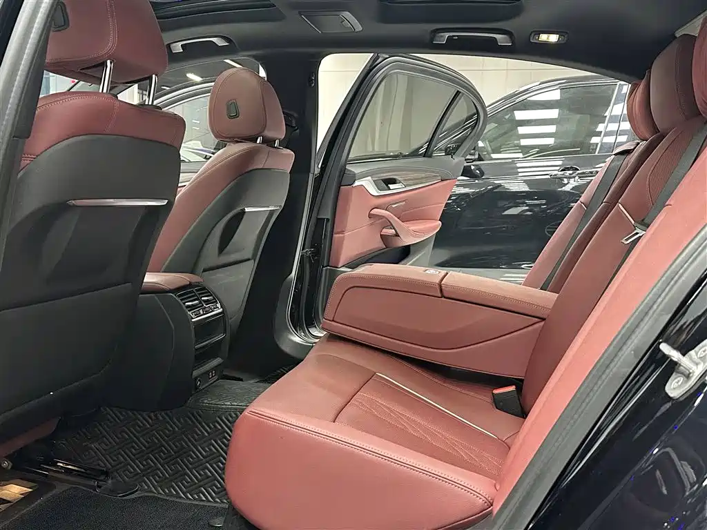 BMW 5 Series New Energy 2023 — фото 16