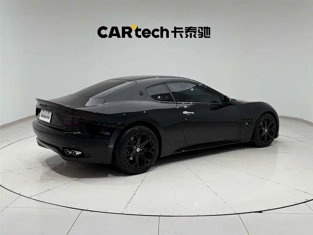 Maserati GranTurismo 2014 — фото 11