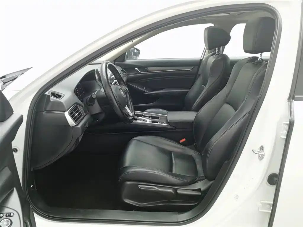 Honda Accord 2019 — фото 10