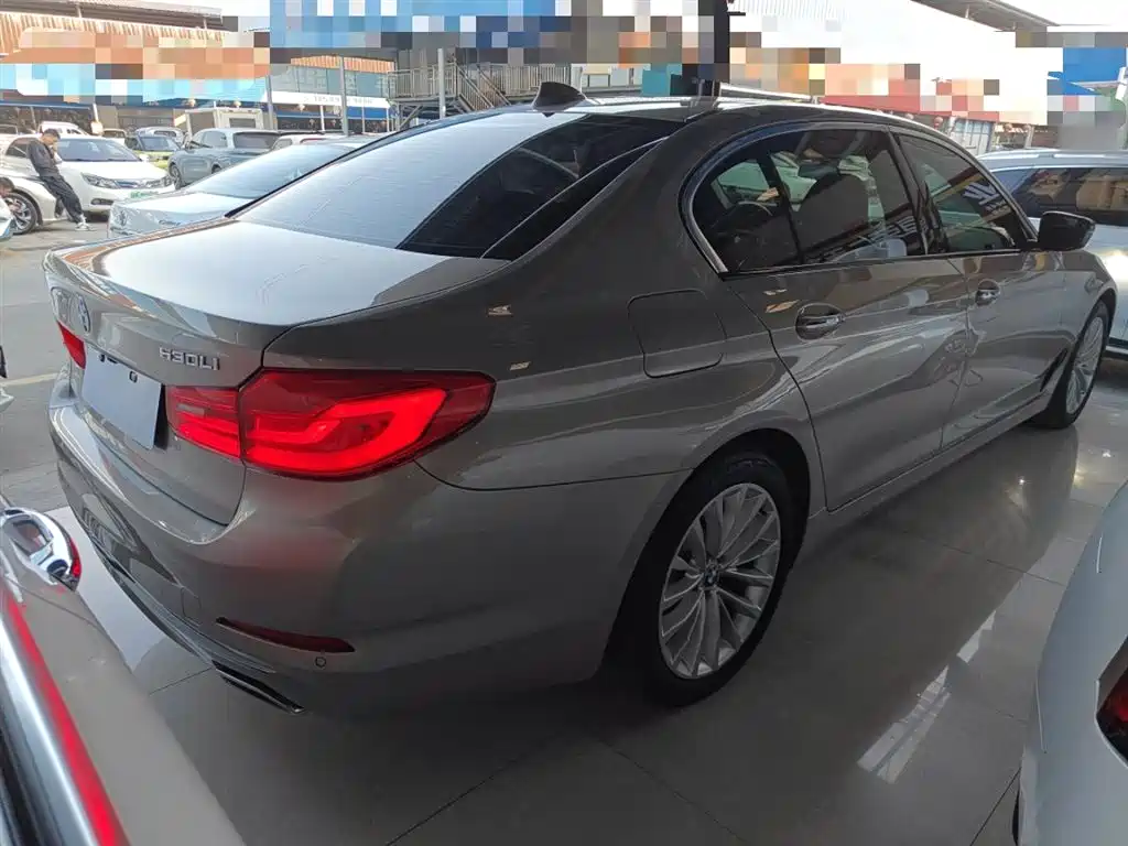 BMW 5 Series 2018 — фото 23