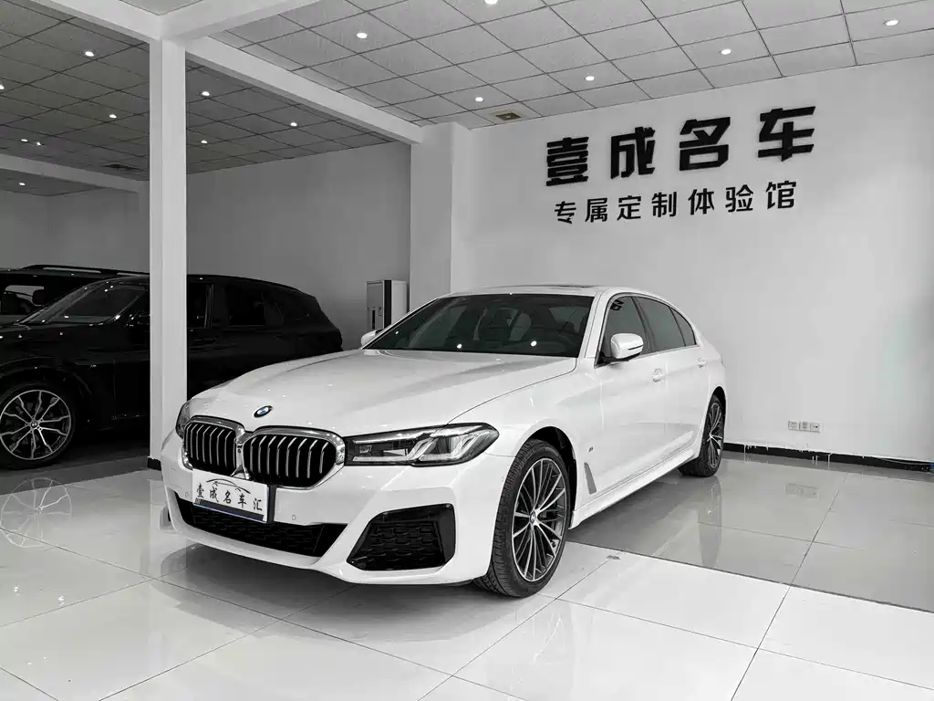 BMW 5 Series 2021 — фото 1