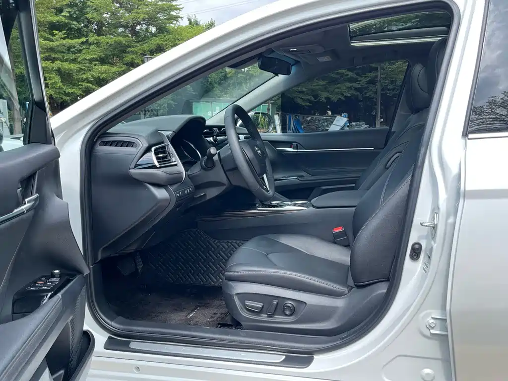 Toyota Camry 2021 — фото 13