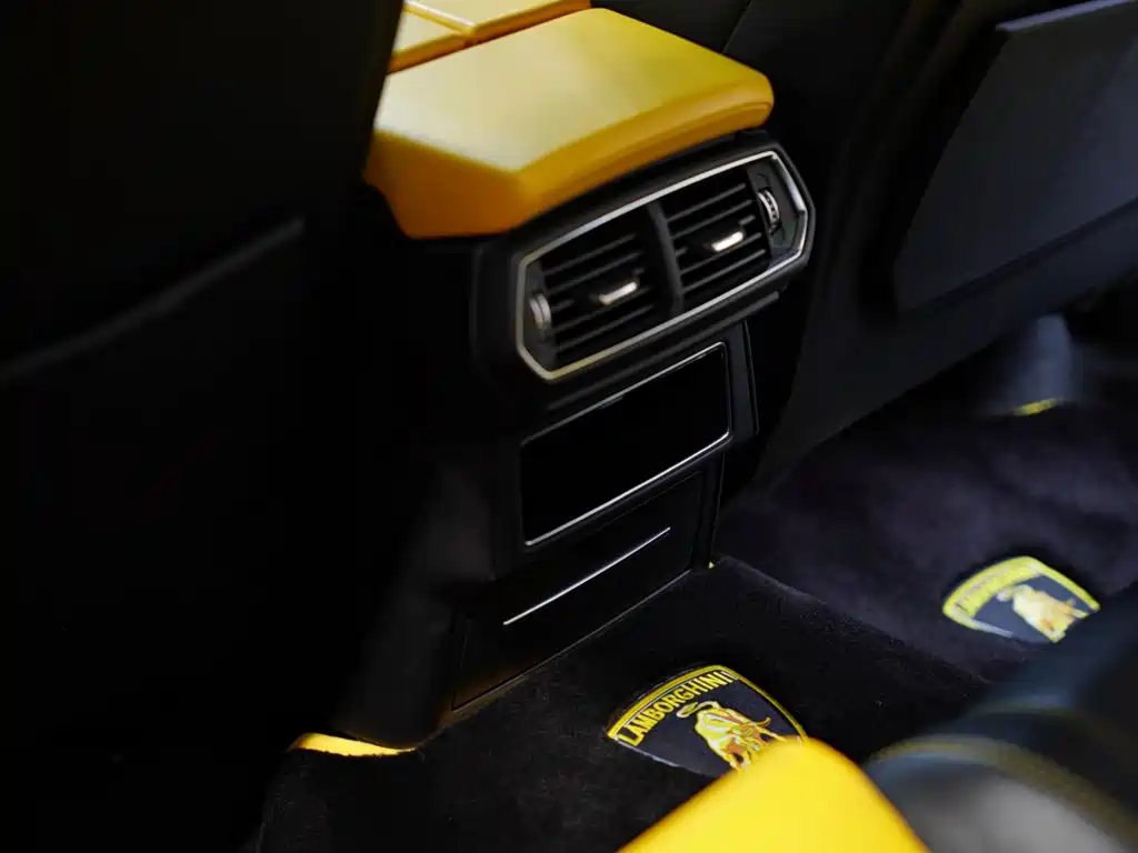 Lamborghini Urus 2019 — фото 25