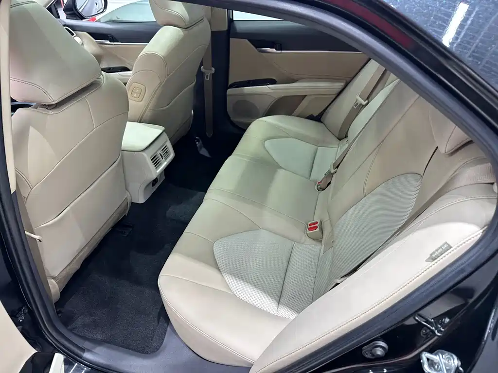 Toyota Camry 2019 — фото 18