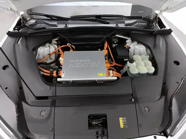 NIO ES8 2021