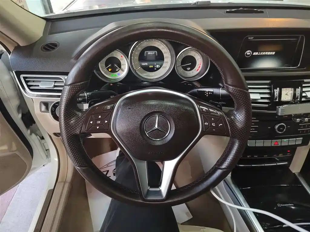 Mercedes-Benz E-Class 2015 — фото 11