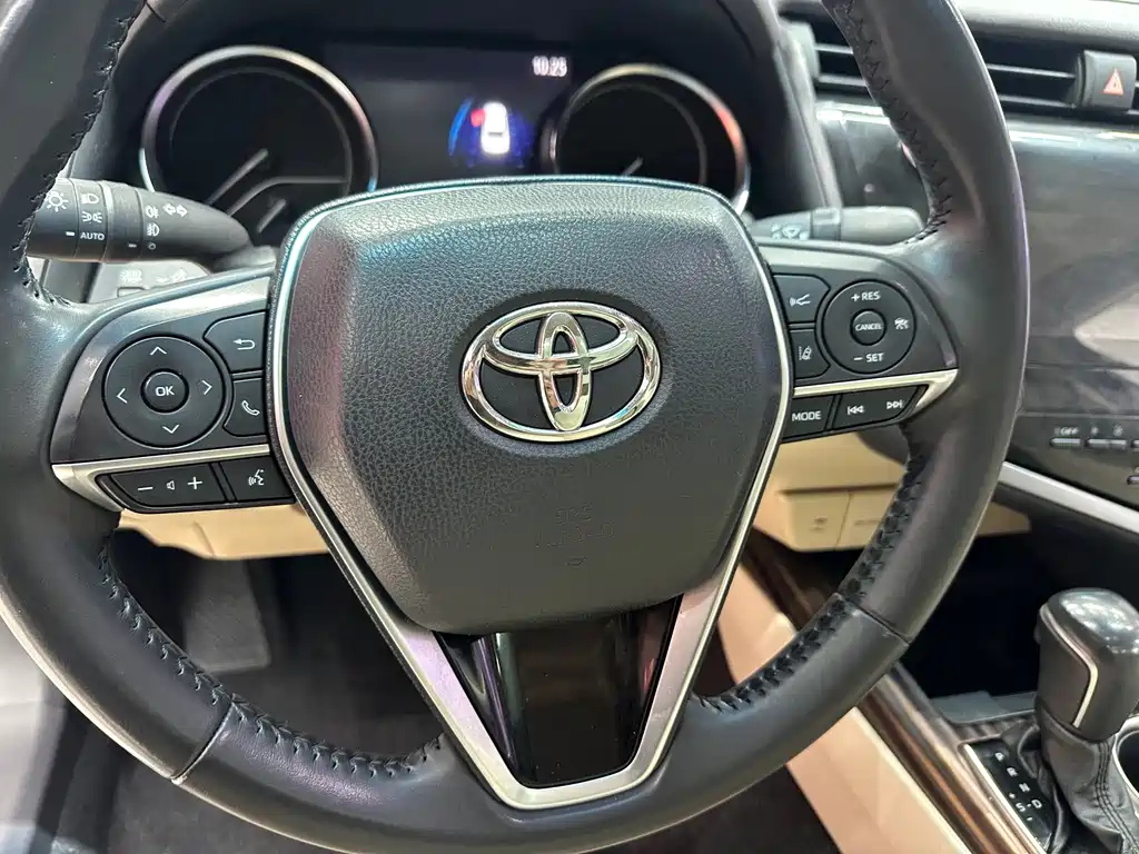 Toyota Camry 2019 — фото 13
