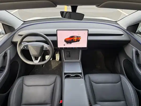 Tesla Model Y 2025