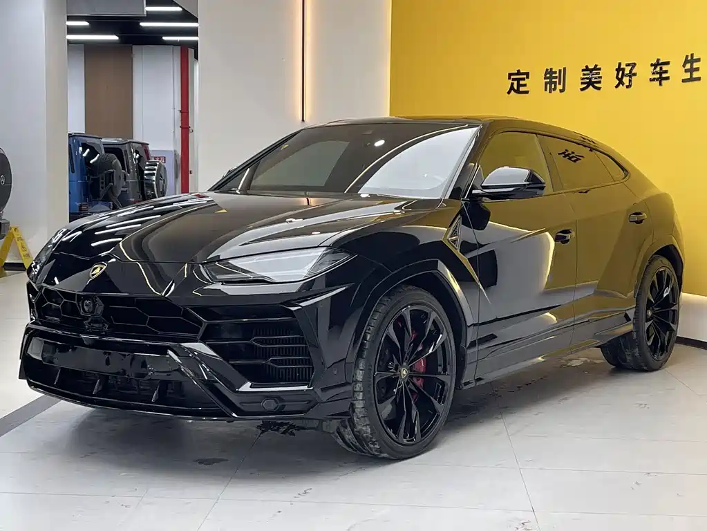 Lamborghini Urus 2023 — фото 1