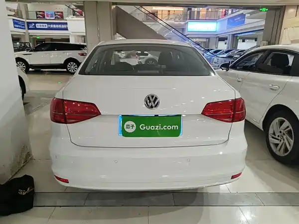 Volkswagen Sagitar 2018
