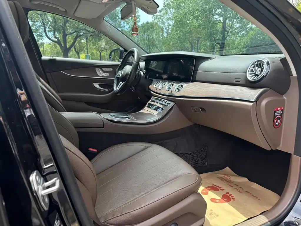 Mercedes-Benz E-Class 2020 — фото 17