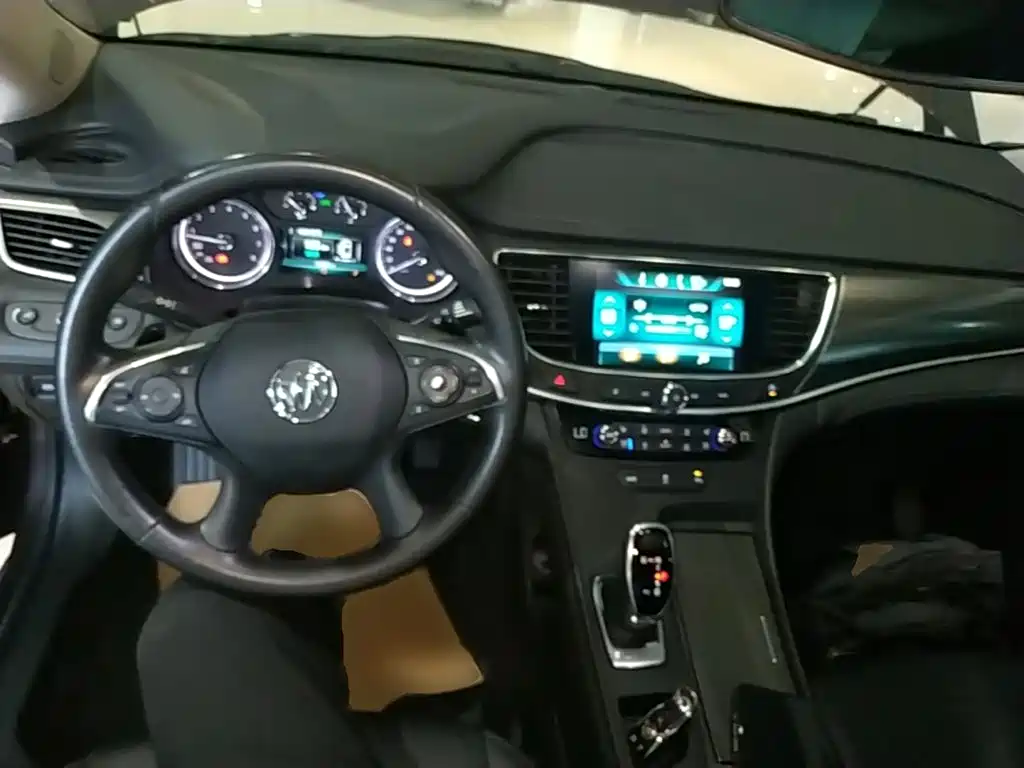 Buick LaCrosse 2018 — фото 10