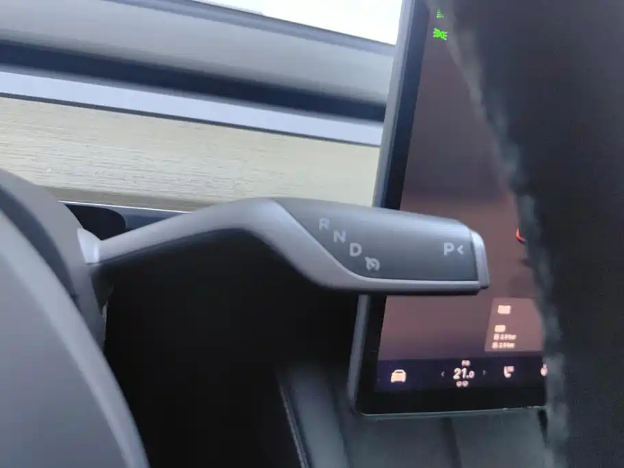 Tesla Model Y 2023 — фото 16