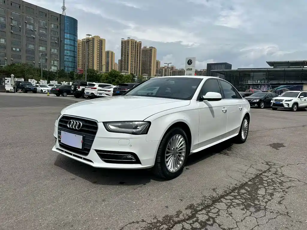 Audi A4L 2015