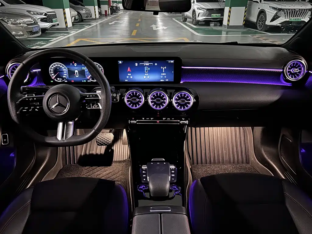 Mercedes-Benz A-Class 2024 — фото 12