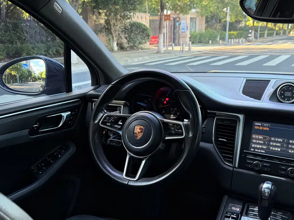 Porsche Macan 2014 — фото 17