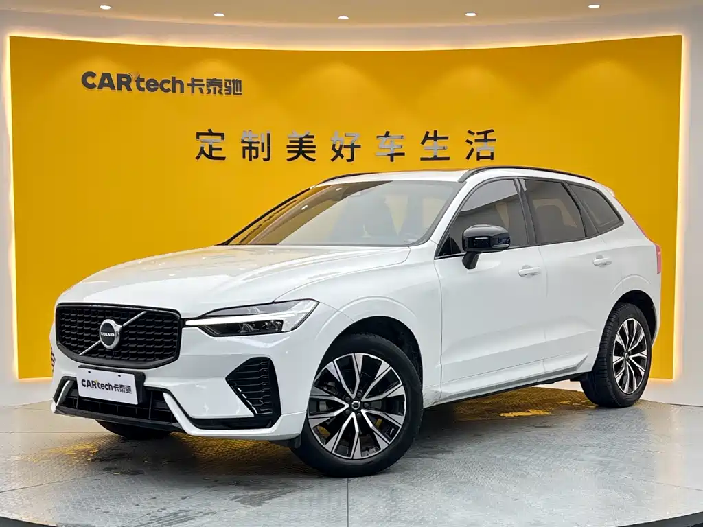 Volvo XC60 2023 — фото 1