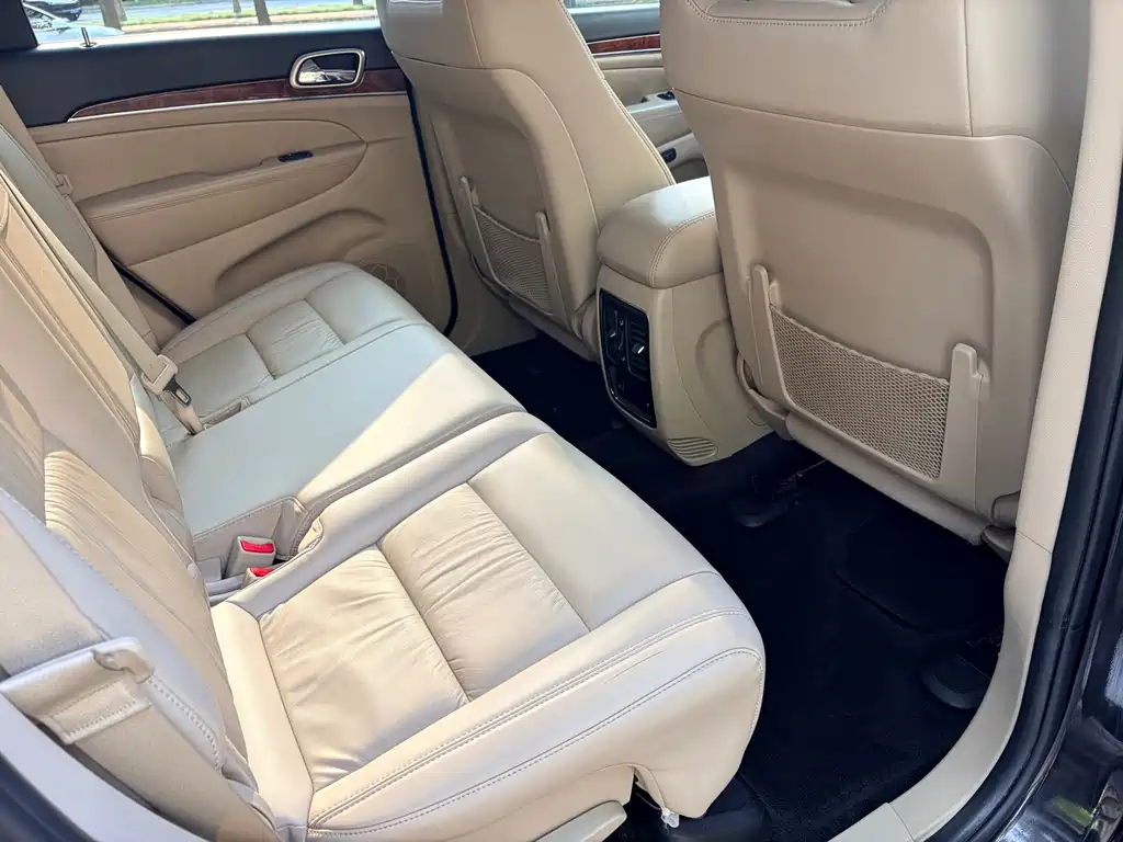 Jeep Grand Cherokee 2011 — фото 20