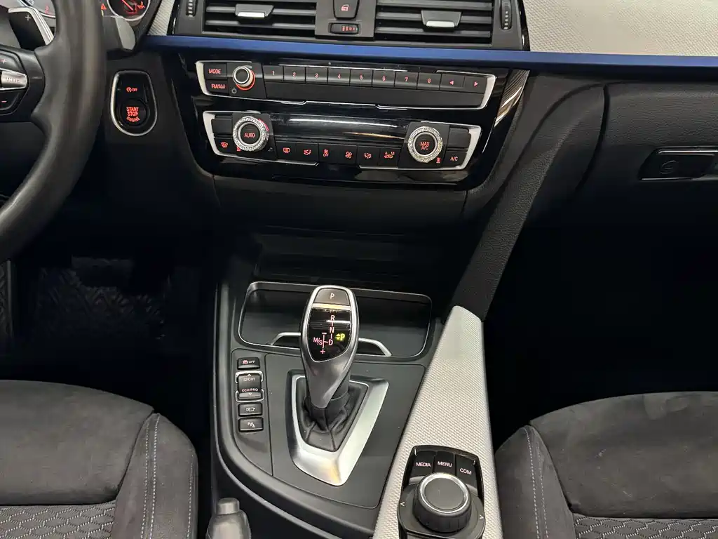 BMW 3 Series 2018 — фото 10