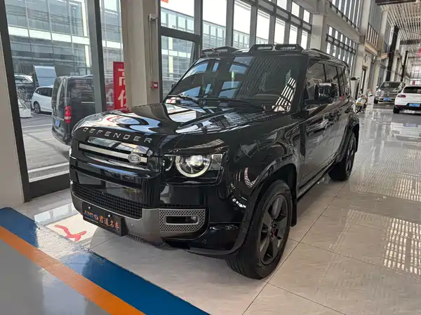 Land Rover Defender 2024