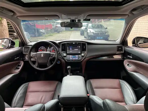 Toyota Crown 2019