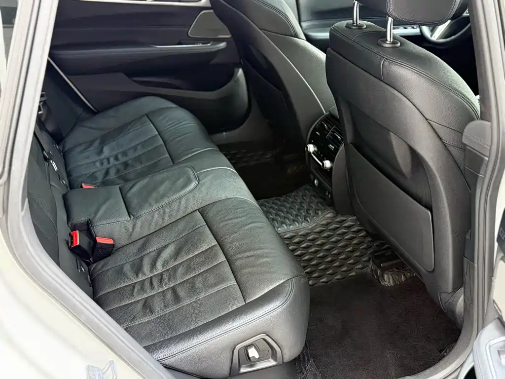 BMW 6 Series GT 2021 — фото 10