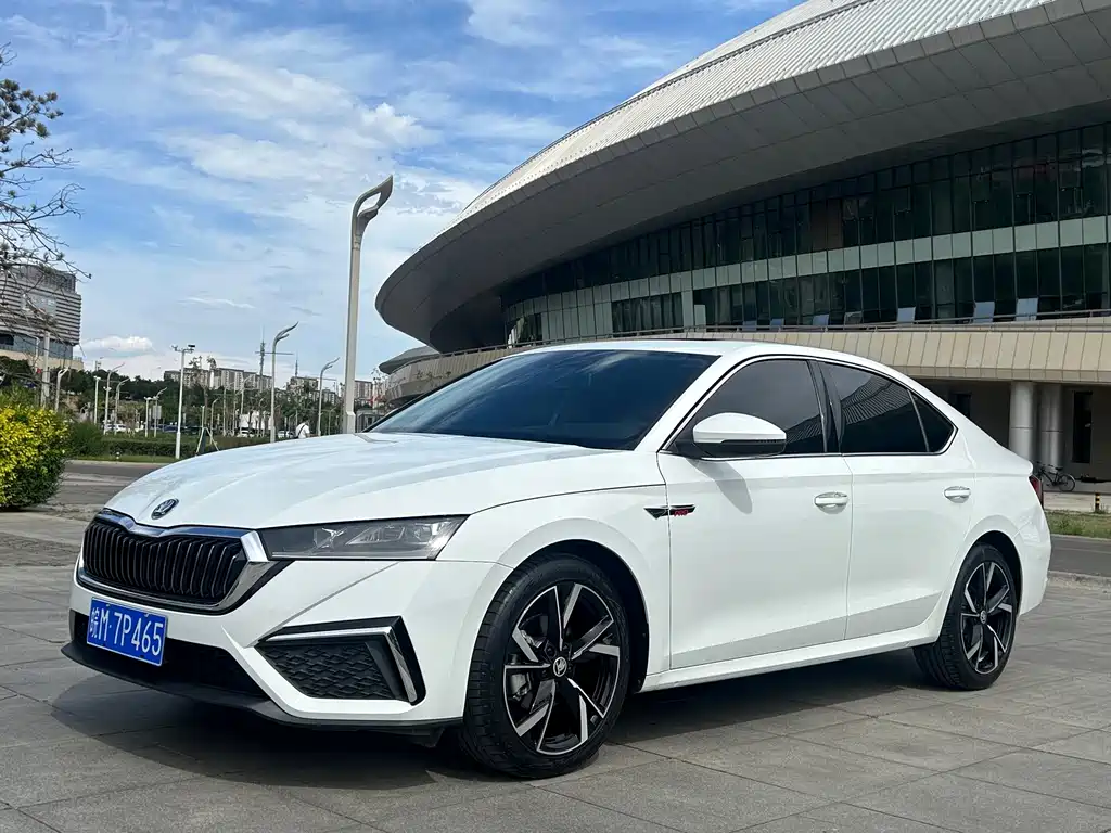 Skoda Octavia 2023 — фото 1
